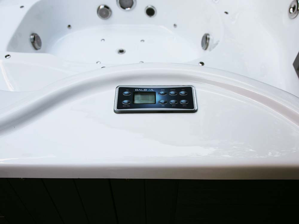 Spa "Cuba" 6 posti - Vasca bianca - Sistema Balboa +Bluetooth integrato - 220x210x80cm