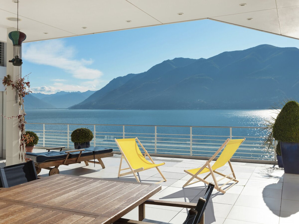 Set di 2 sedie a sdraio in legno "Chilean" - 107 x 56.5 x 81 cm - Giallo